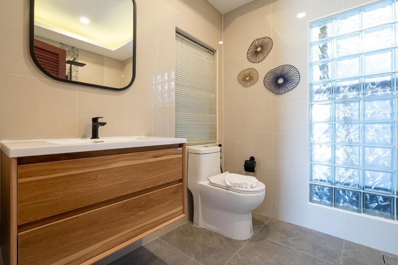Villa Amaya, 2 Story Tropical Oasis With Green Hills View & Pool, 카말라 비치 외부 사진
